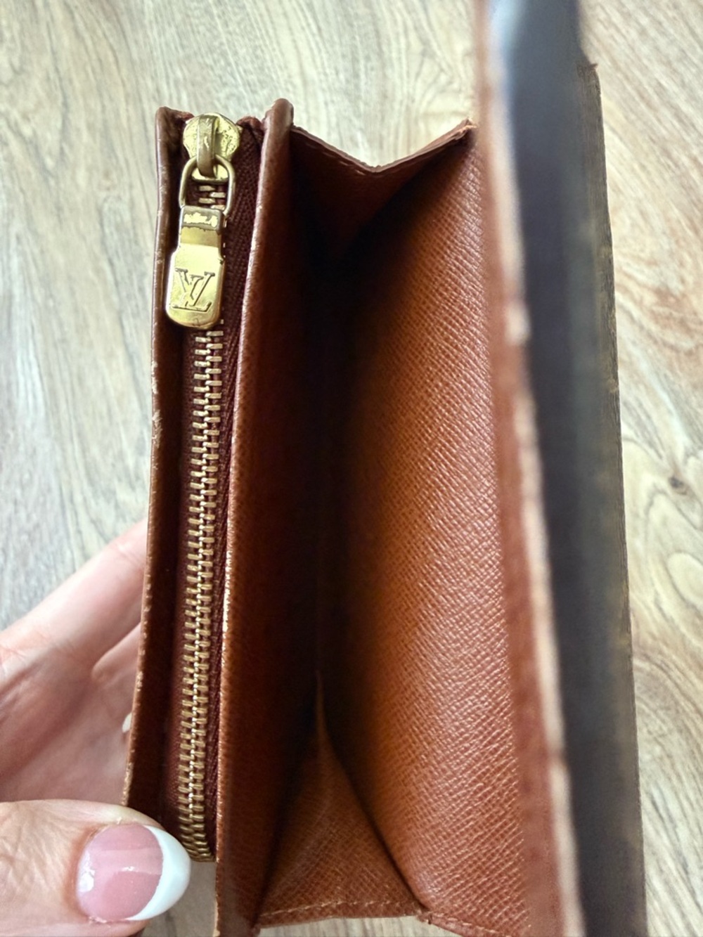 Vintage Louis Vuitton Monogram Wallet - Picture 9 of 10